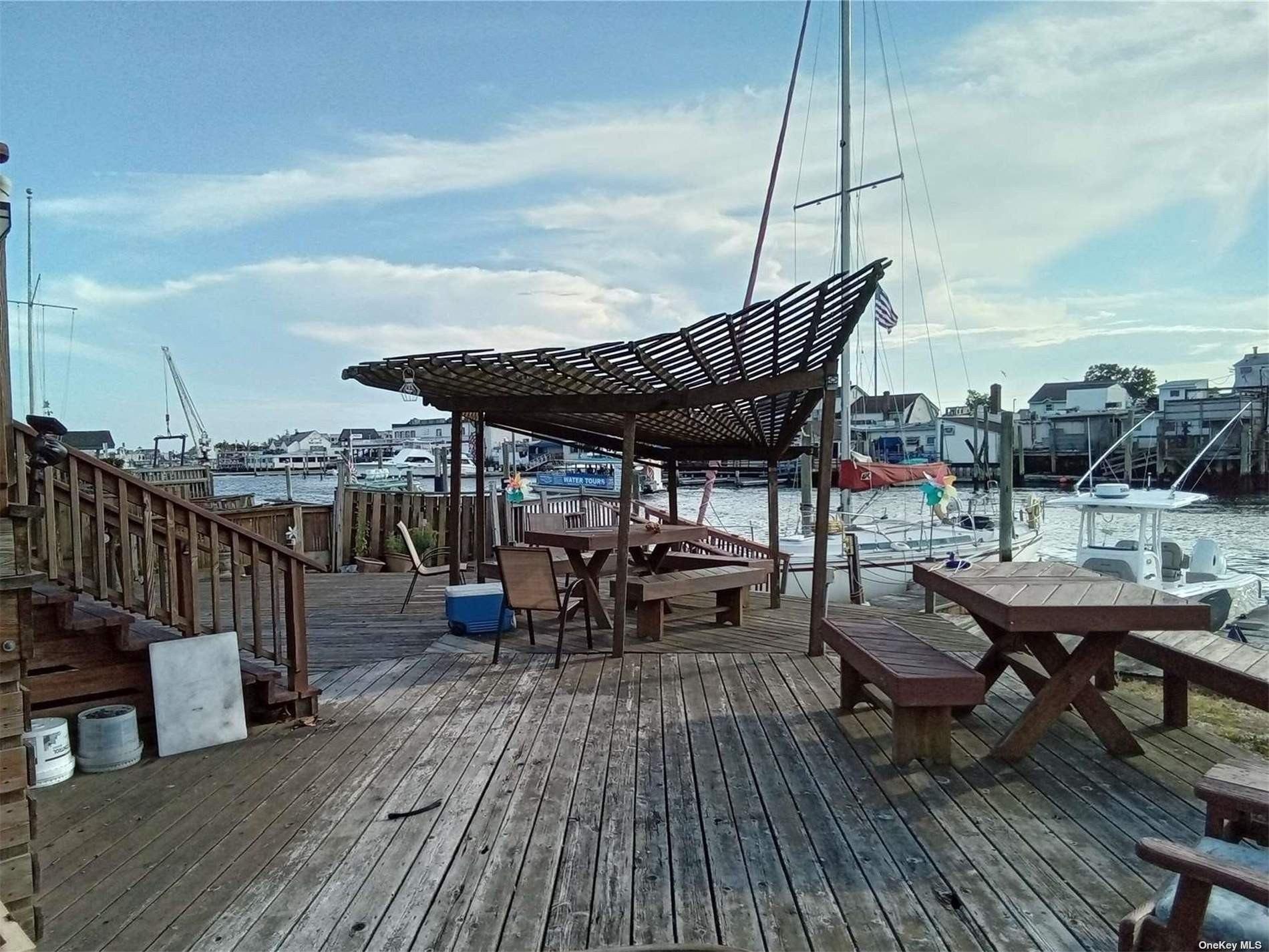 Guy Lombardo Ave, Freeport, NY 11520