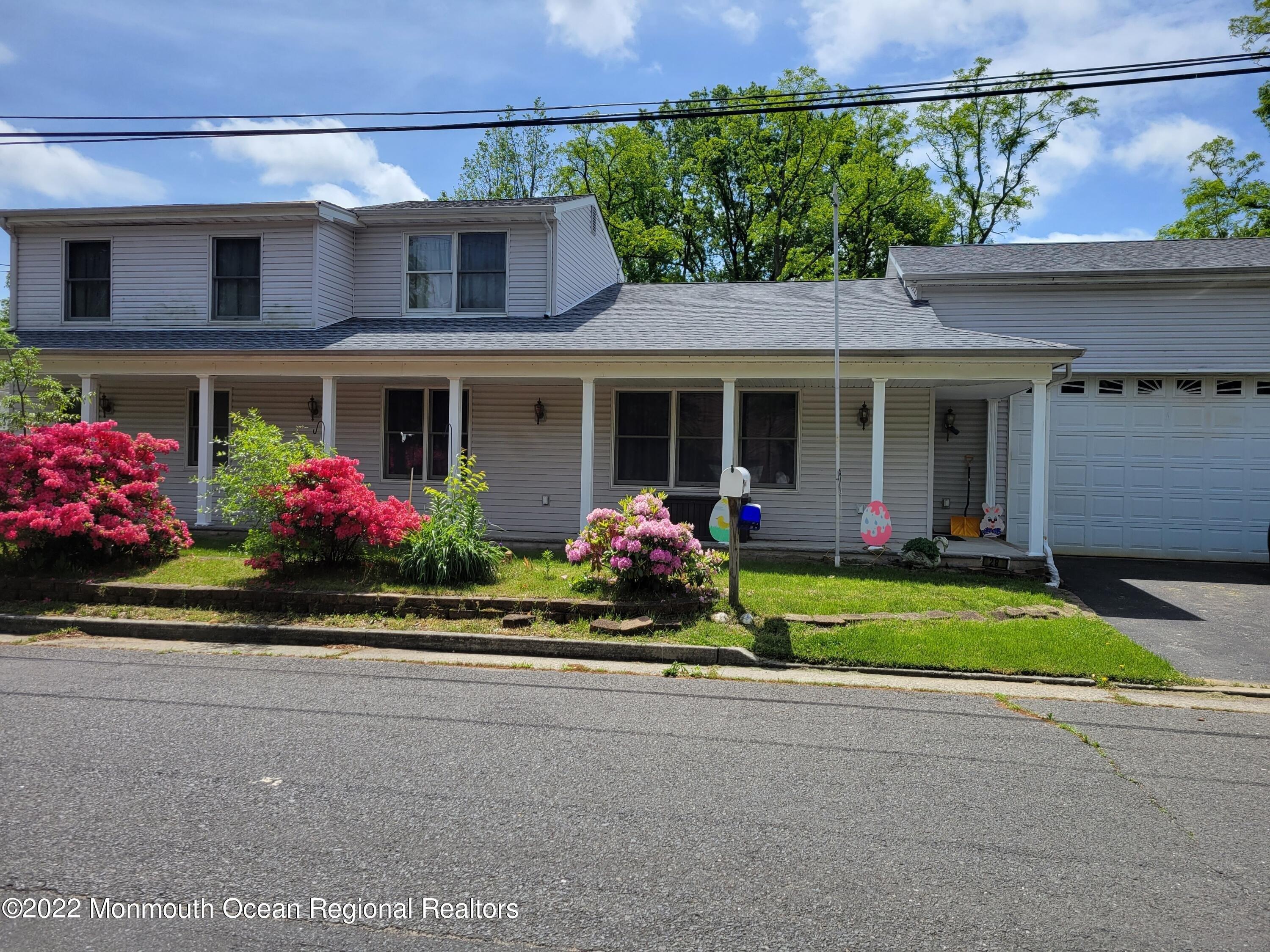 Duchess Ave, North Middletown, NJ 07748