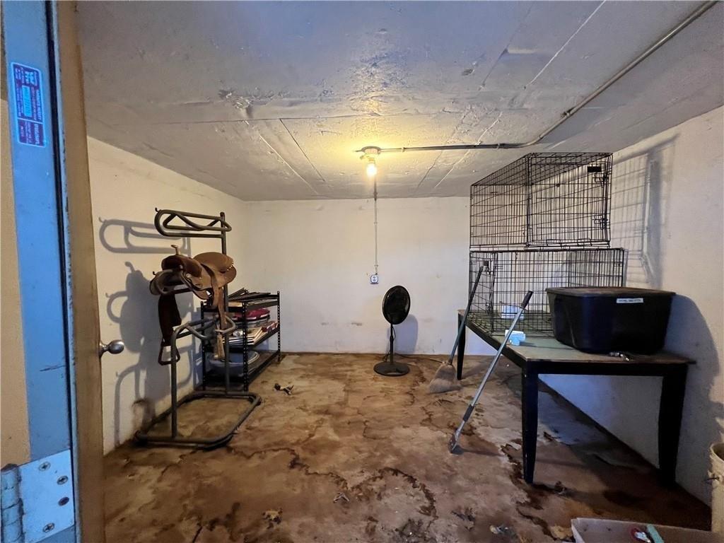 Square Top Rd, Anadarko, OK 73005