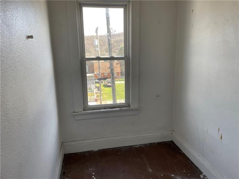 Mckean Ave, Donora, PA 15033