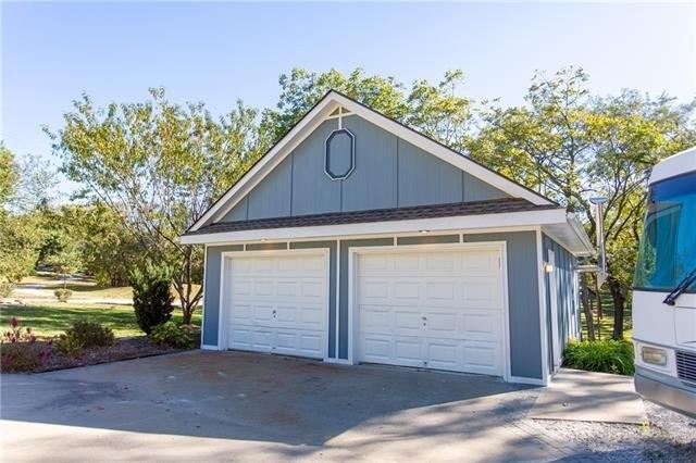 E 229th St, Peculiar, MO 64078