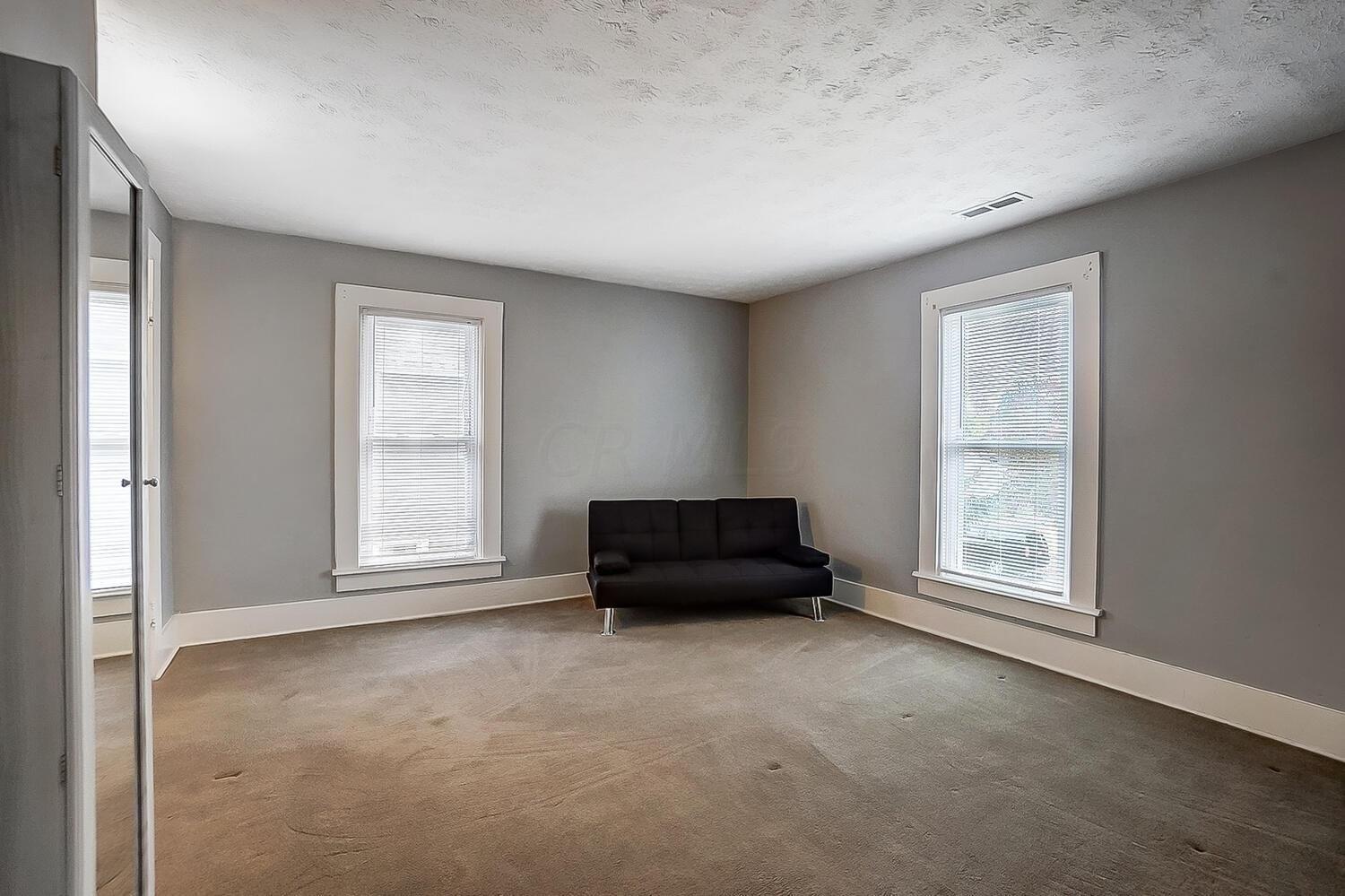 N Oak St, London, OH 43140
