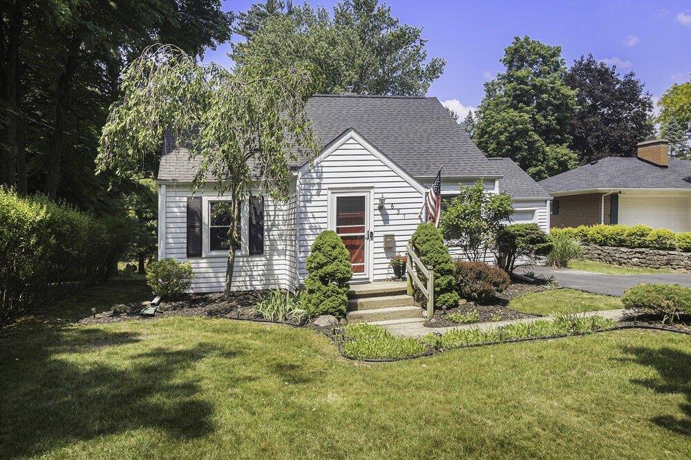 N Linden St, Marshall, MI 49068
