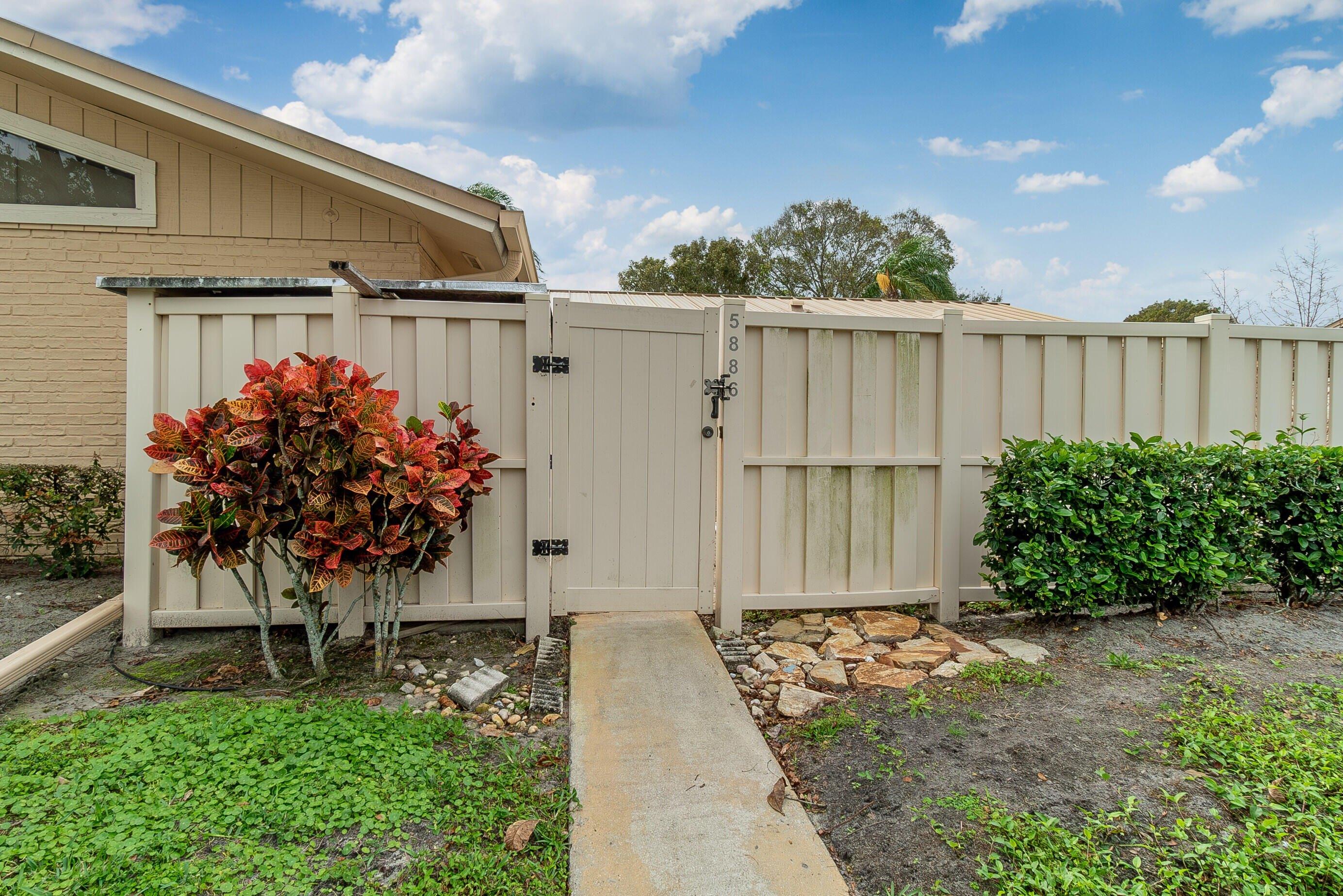 Golden Eagle Cir, Palm Beach Gardens, FL 33418