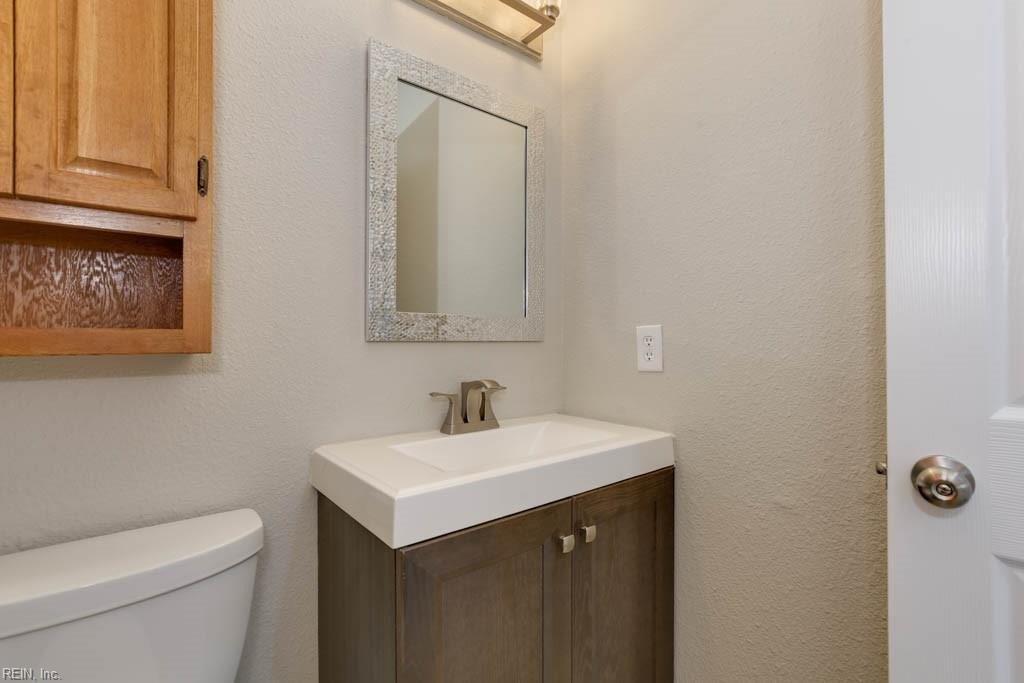 Helm Dr, Newport News, VA 23602