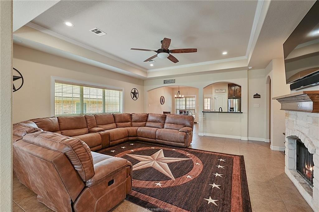 Renee Ln, College Station, TX 77845