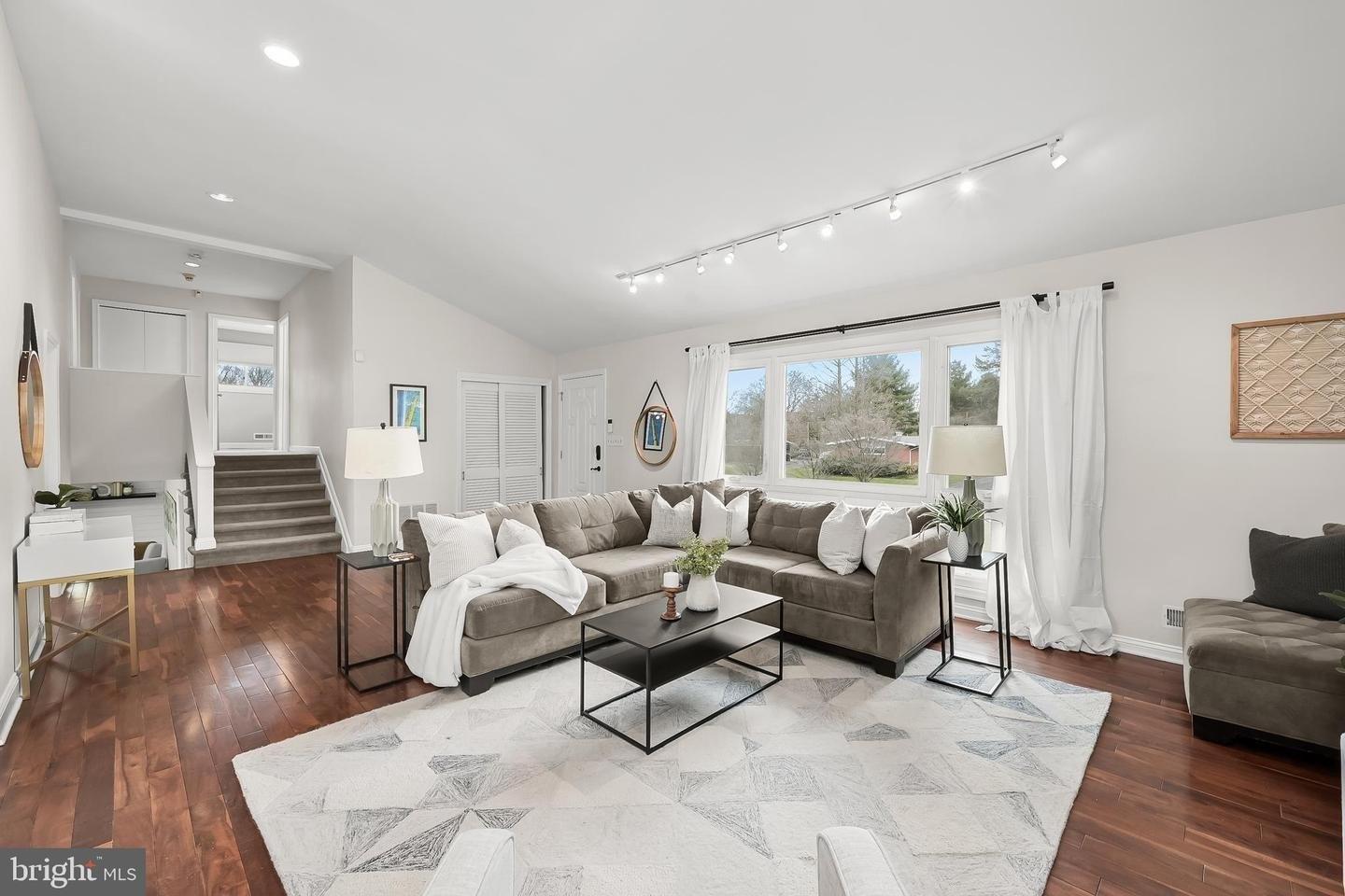 Manor Hill Rd, Pikesville, MD 21208