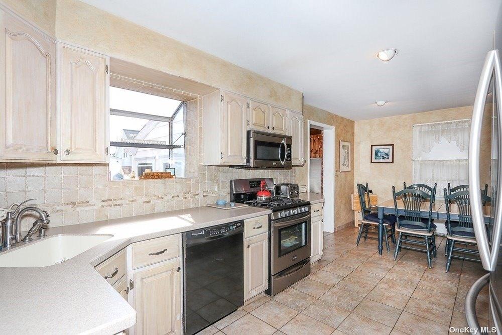 Argyle Rd, Merrick, NY 11566
