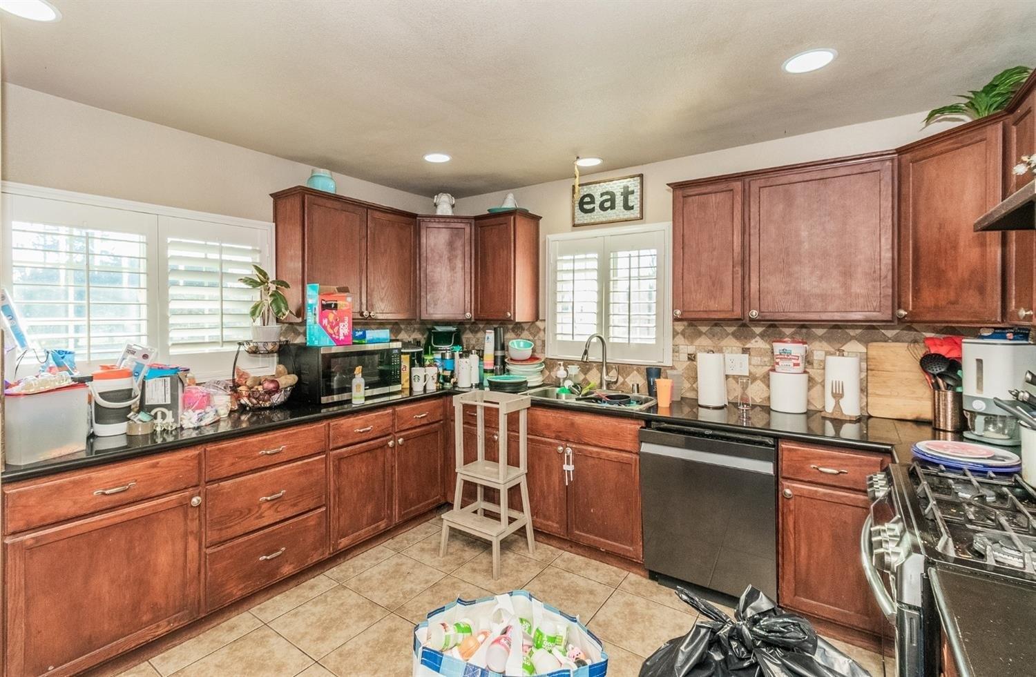 W Alamos Ave, Fresno, CA 93705