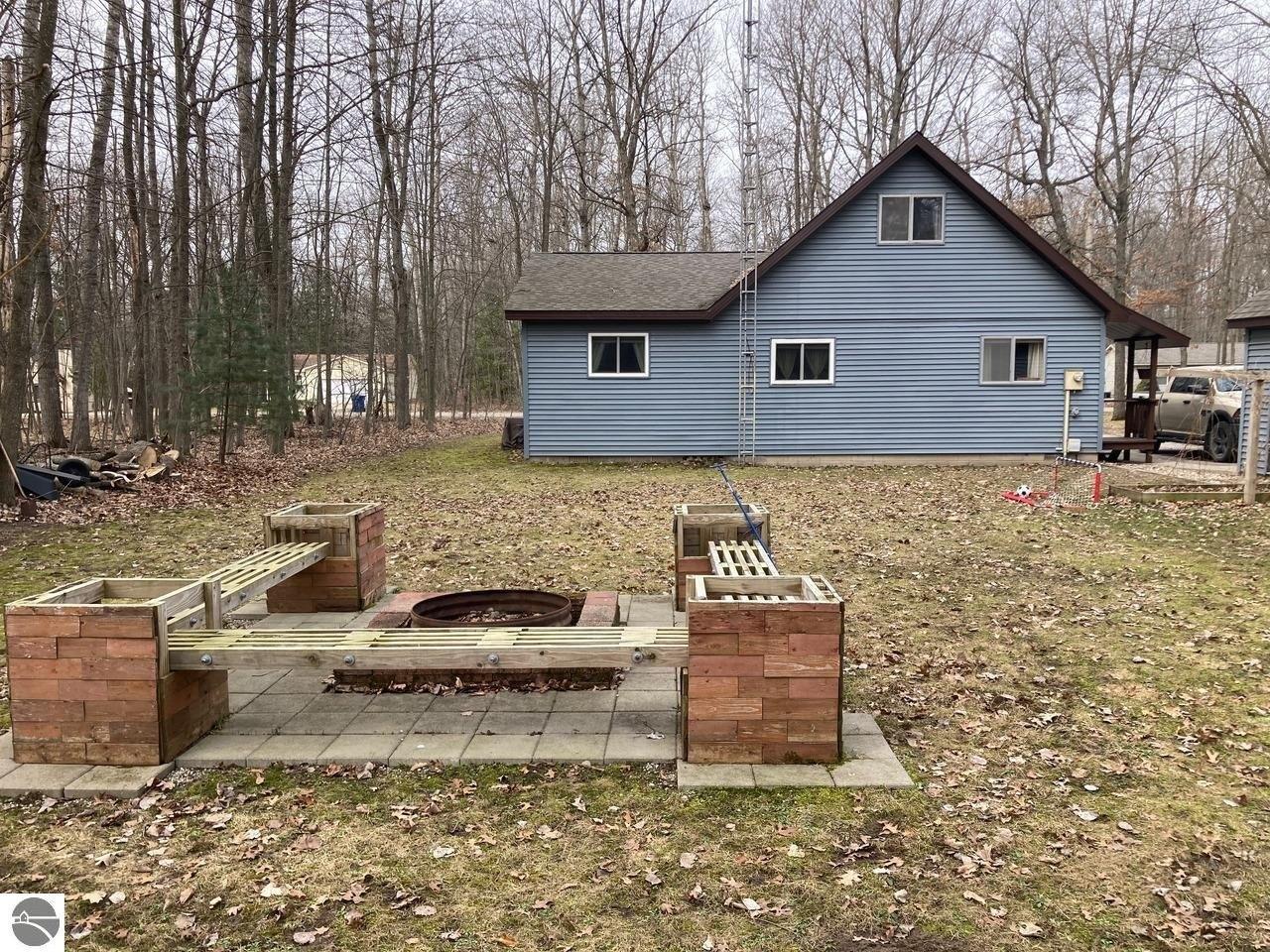 Goldenrod Dr, Houghton Lake, MI 48629