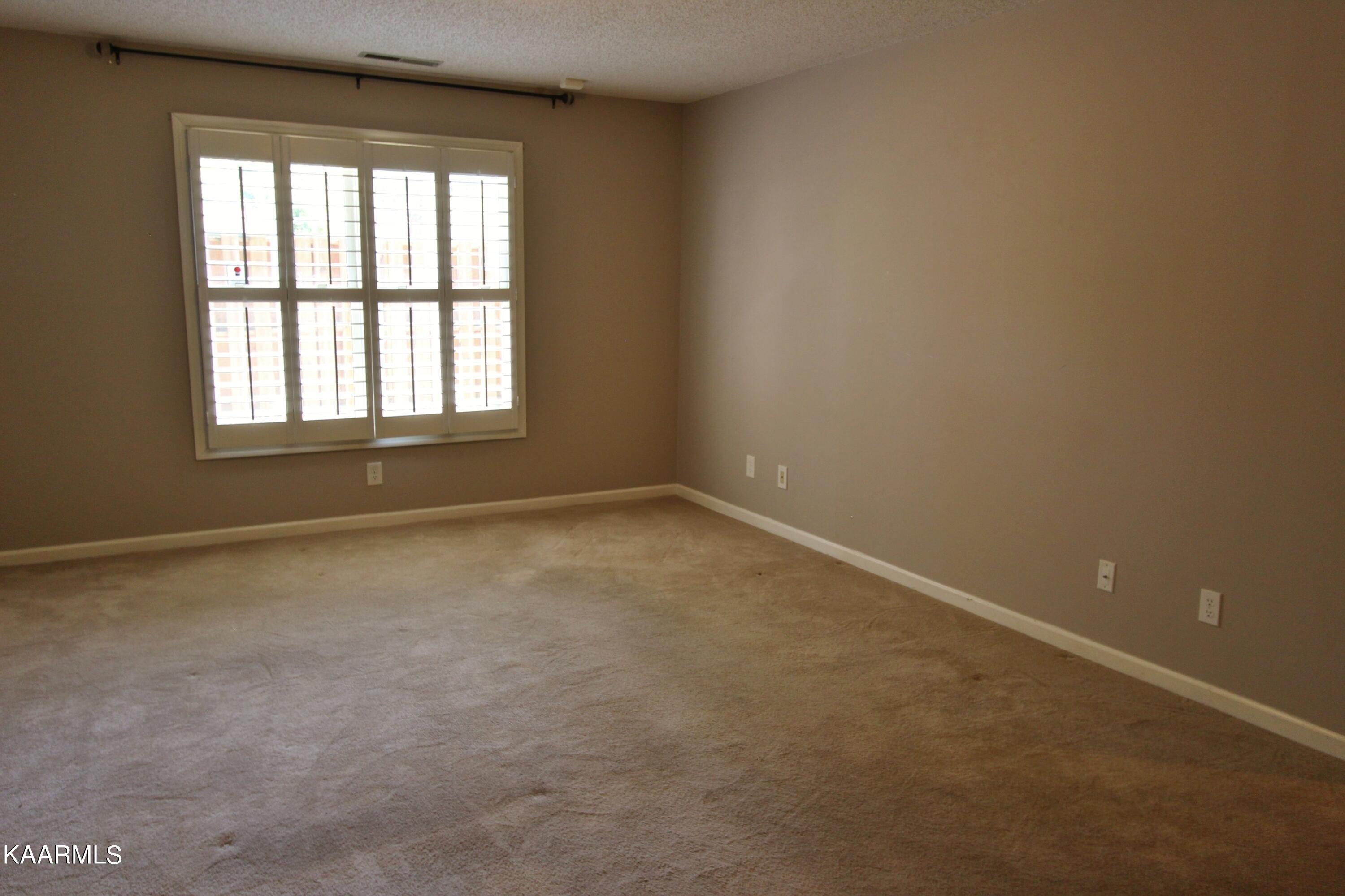 Raven Ct, Knoxville, TN 37922