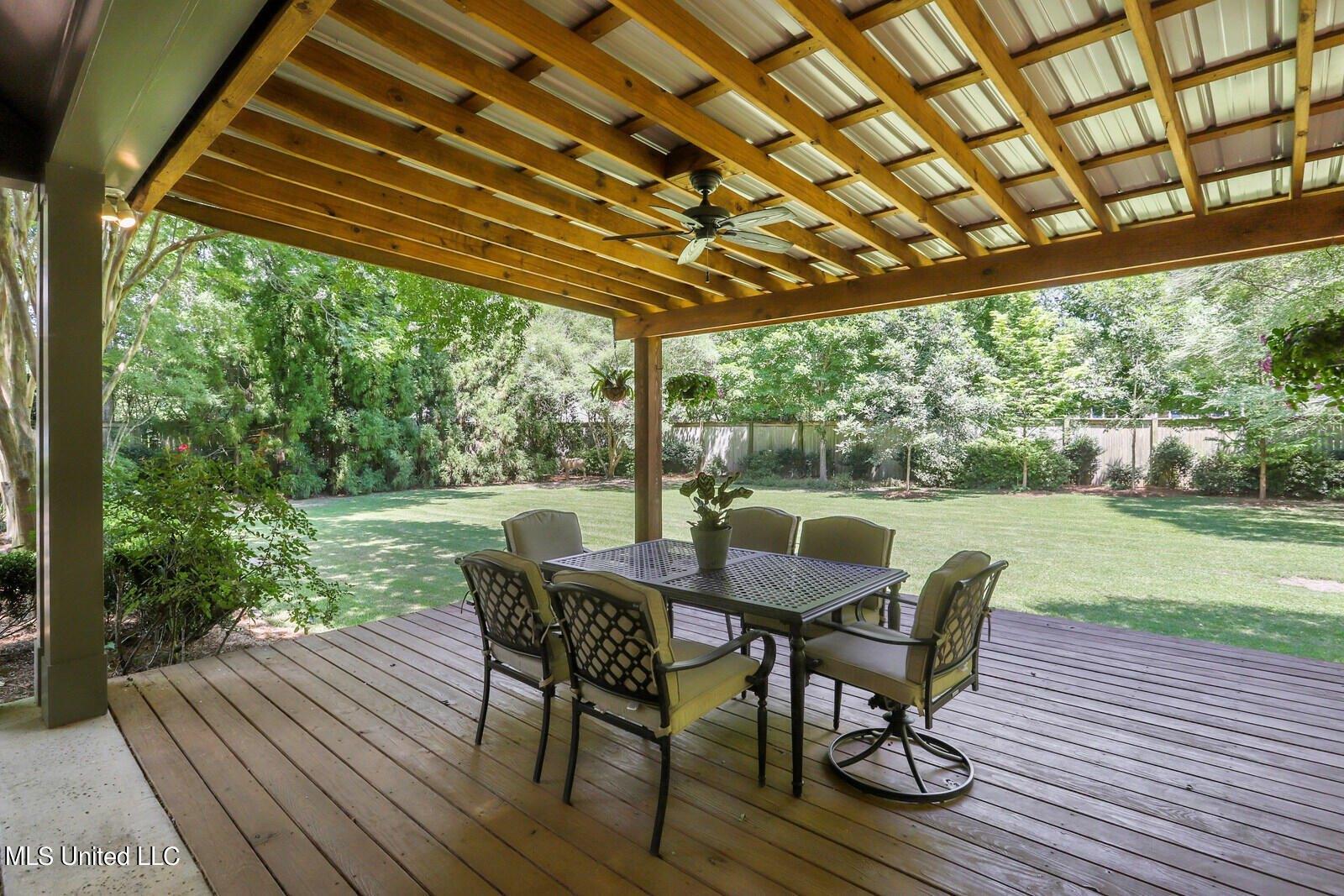 Hawthorne Dr, Jackson, MS 39206