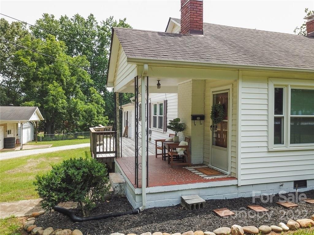 W 20th St, Newton, NC 28658