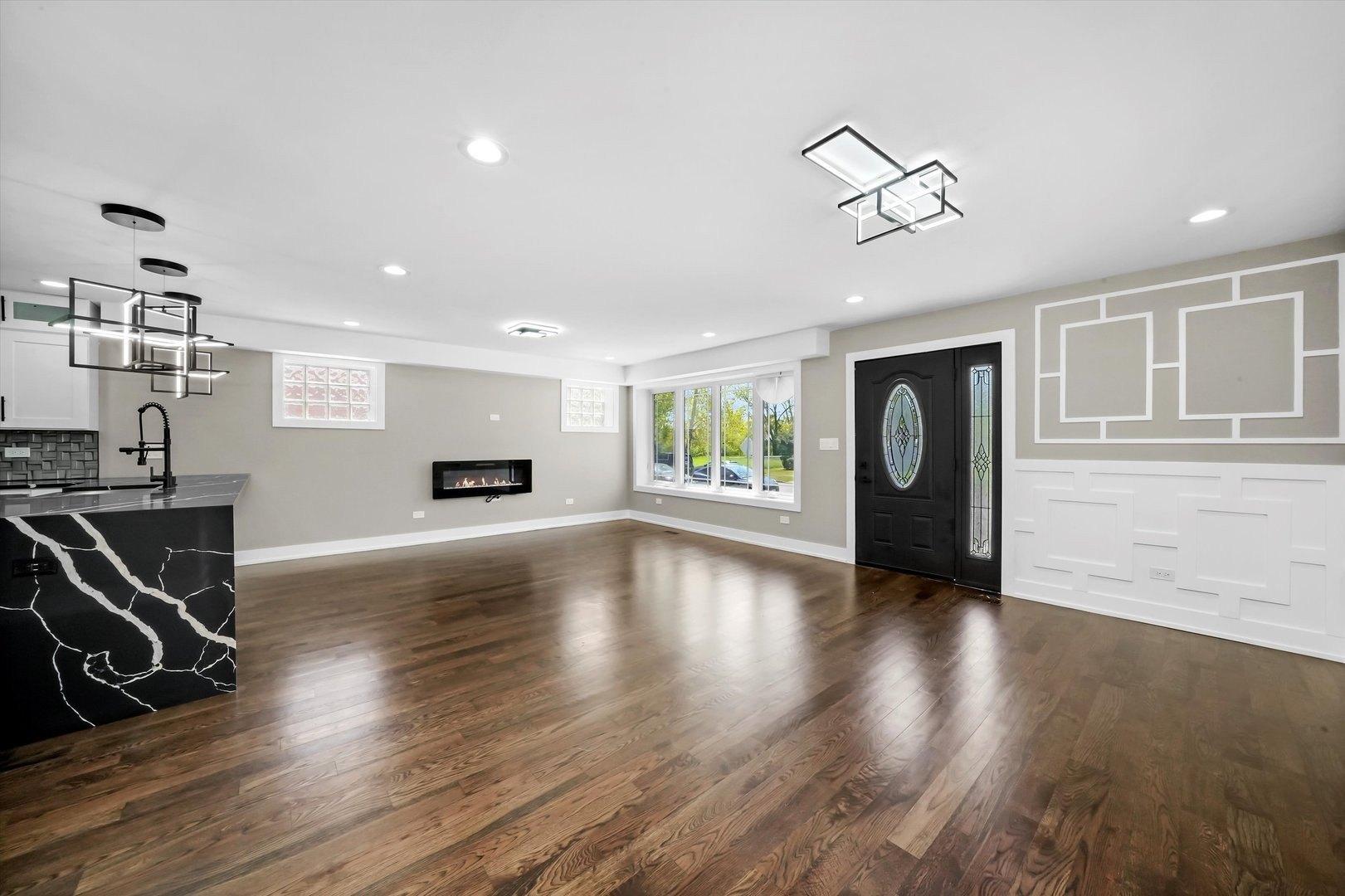 Vine Ave, Harvey, IL 60426