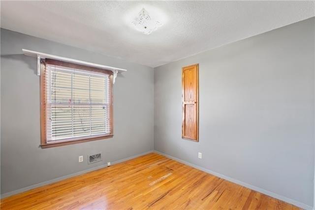 Randall Dr, Independence, MO 64055