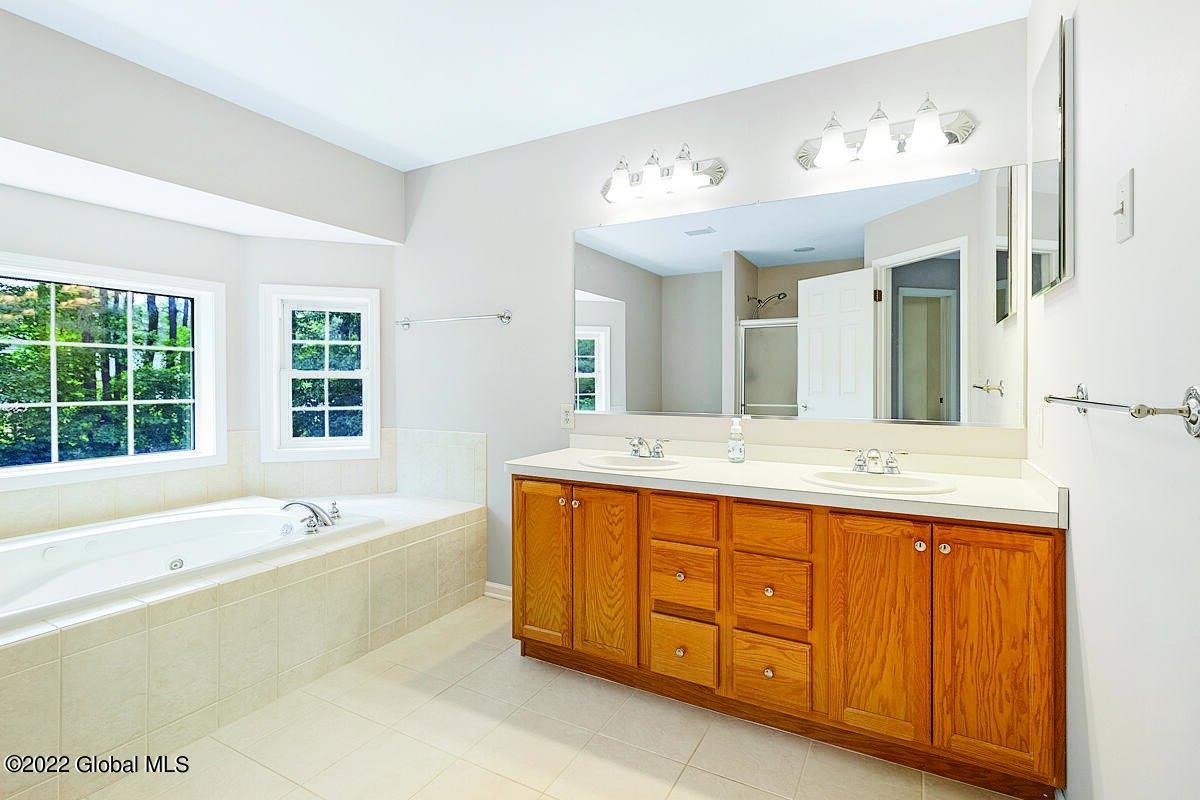 Parkside Trl, Ballston Lake, NY 12019