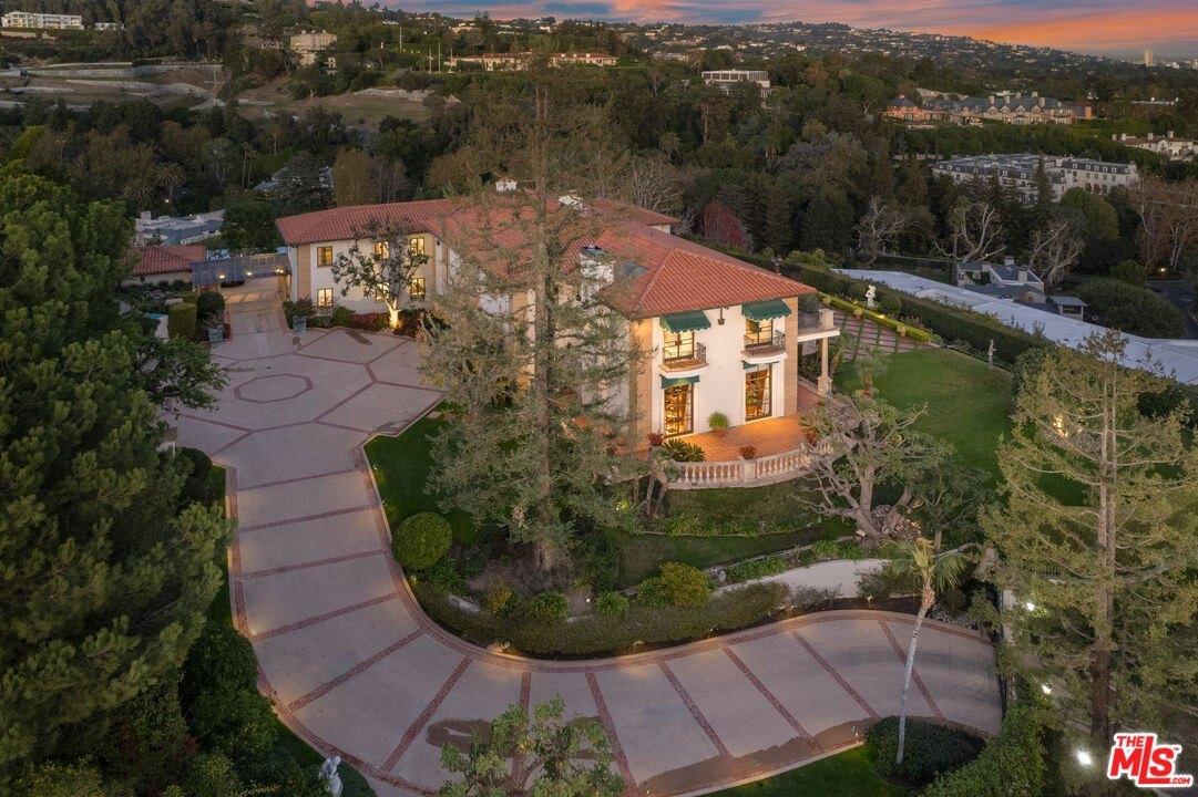 Siena Way, Los Angeles, CA 90077