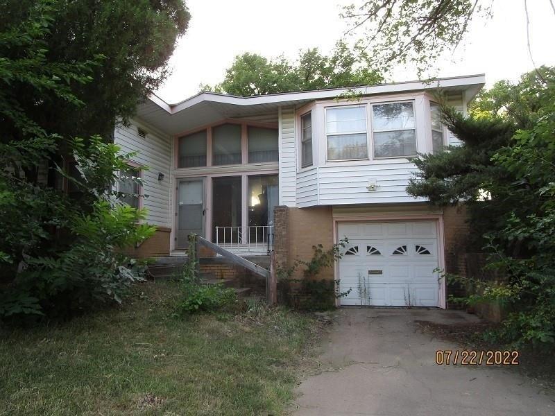 N Robin Rd, Wichita, KS 67212
