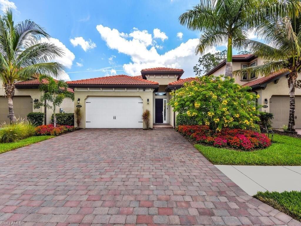 Aberdeen Way, Naples, FL 34110