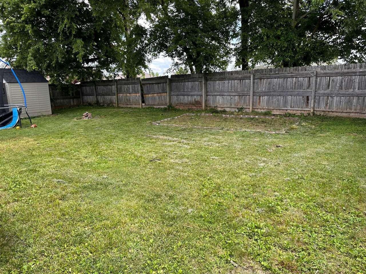 Stone Hollow Ln, Bowling Green, KY 42101