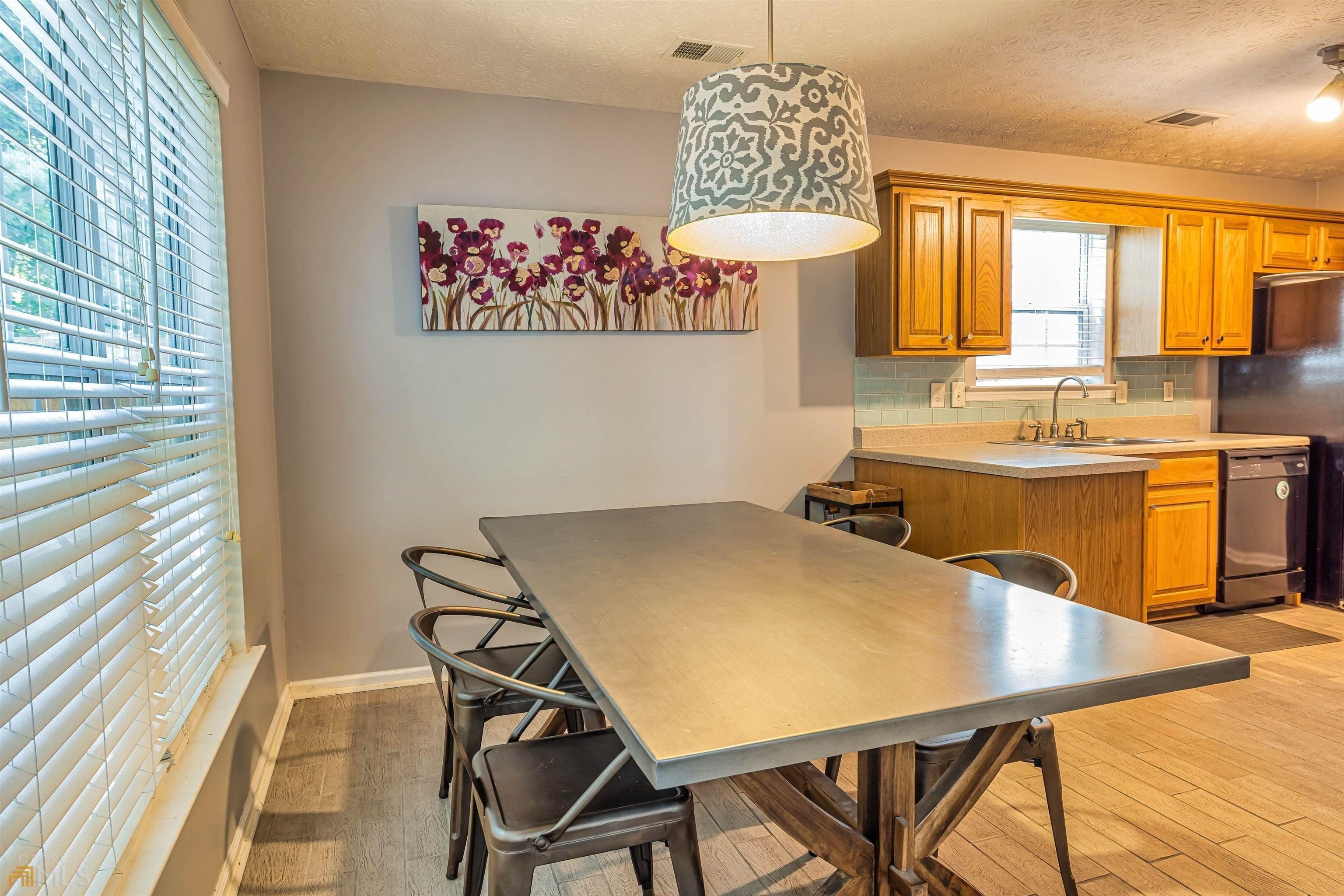 Vista Cir, Union City, GA 30291