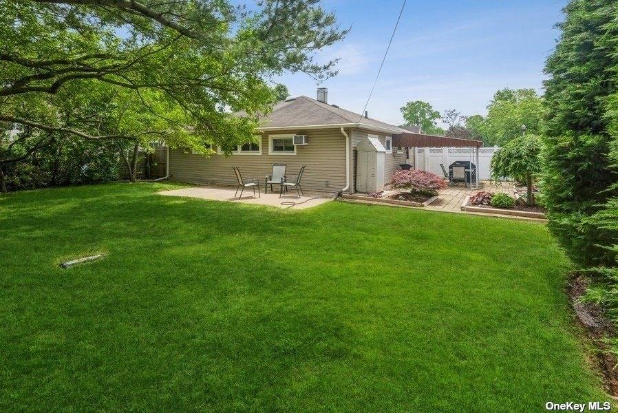 Tuscala St, Seaford, NY 11783