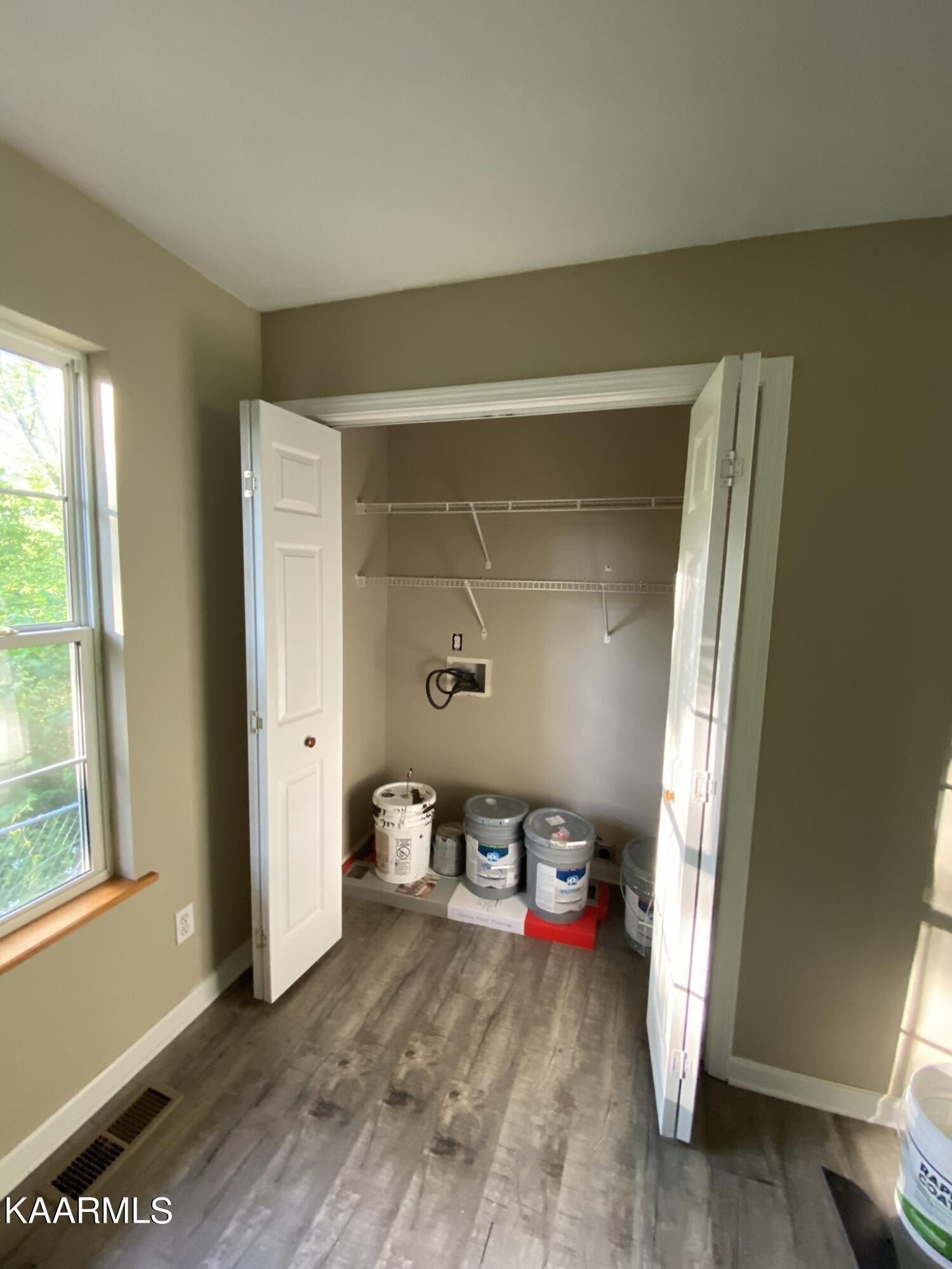 Hill St, Jellico, TN 37762
