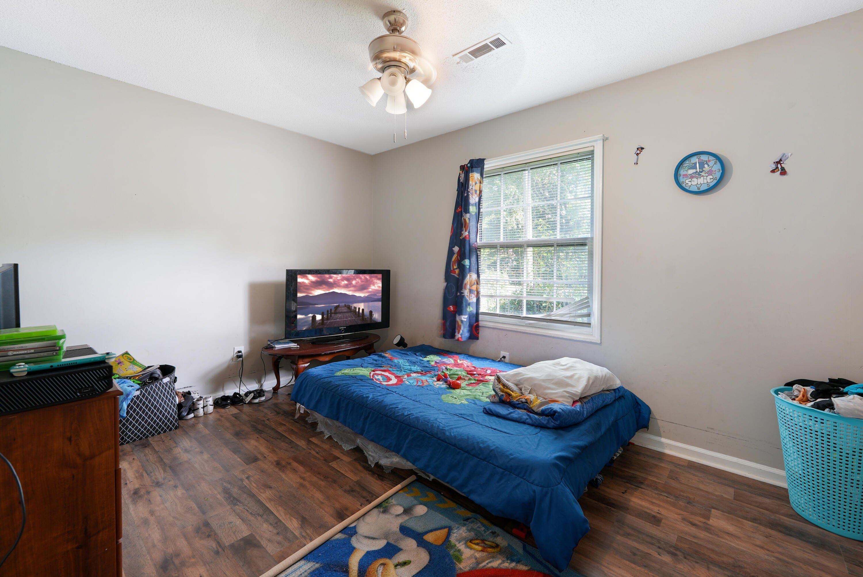Robin Dr, Goose Creek, SC 29445