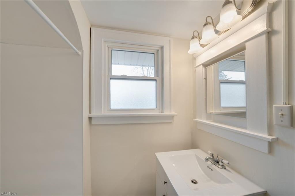 W 227th St, Fairview Park, OH 44126
