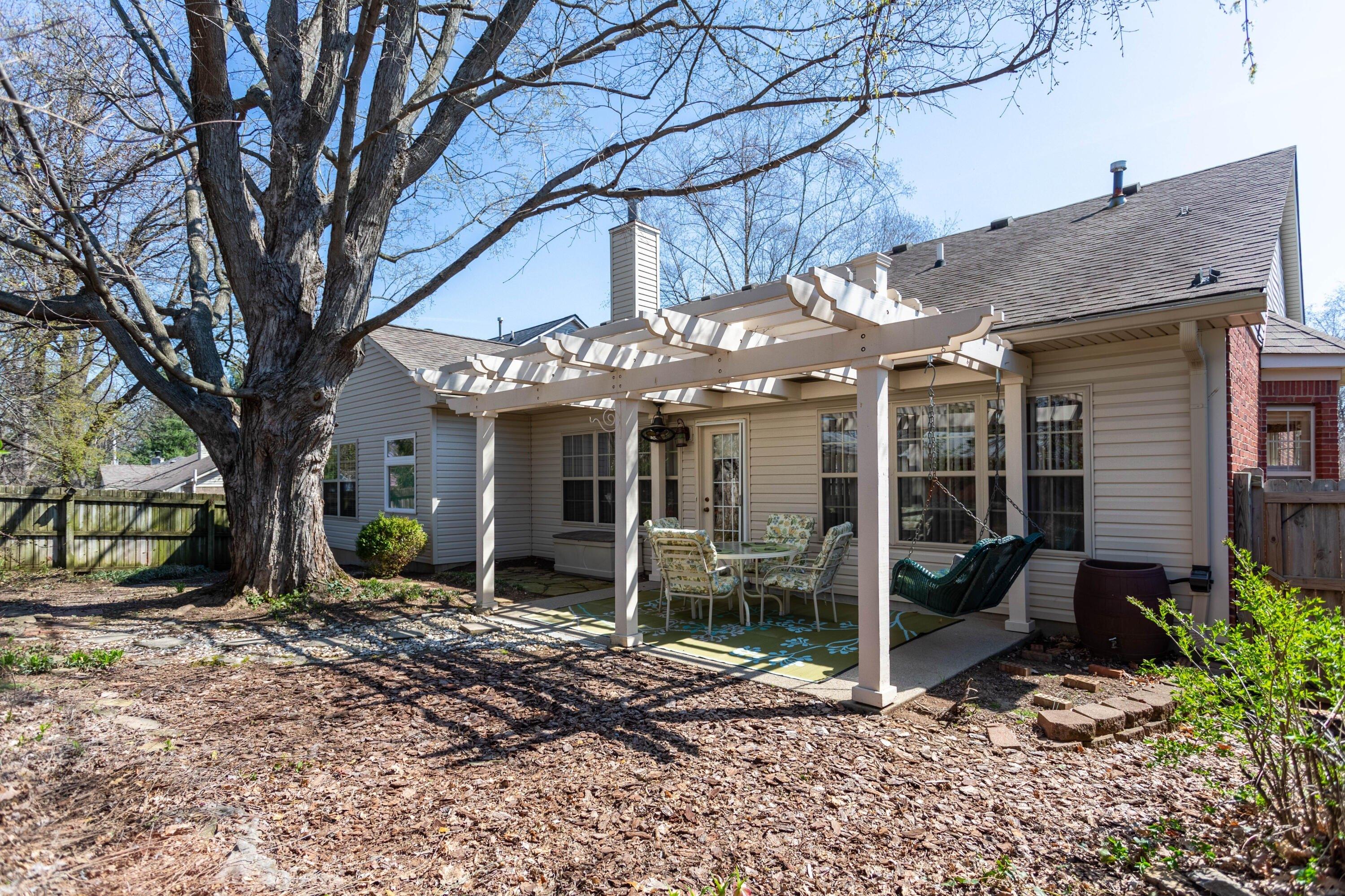 Headley Grn, Lexington, KY 40504