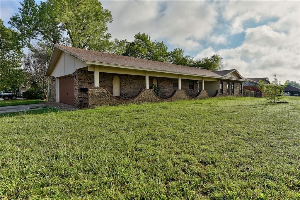 Ridgeway Dr, Yukon, OK 73099