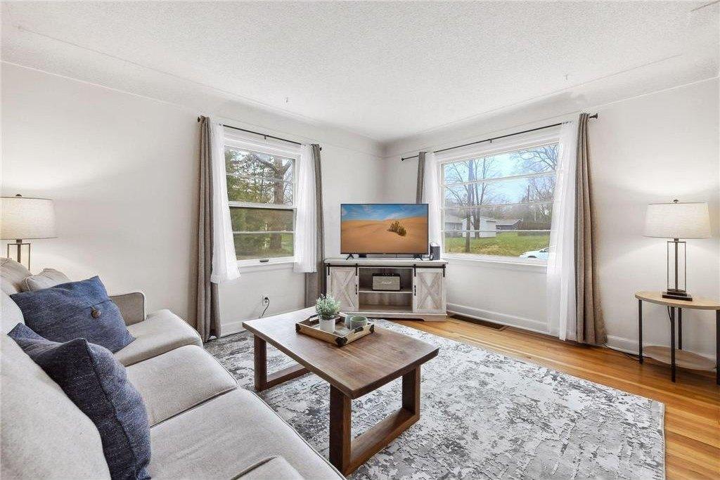 Mayview Rd, Minnetonka, MN 55345