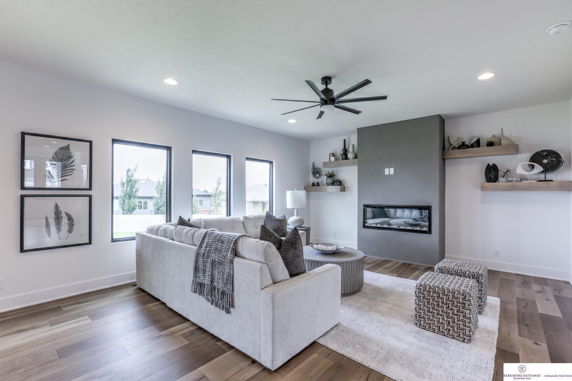 S 208th Ave, Elkhorn, NE 68022
