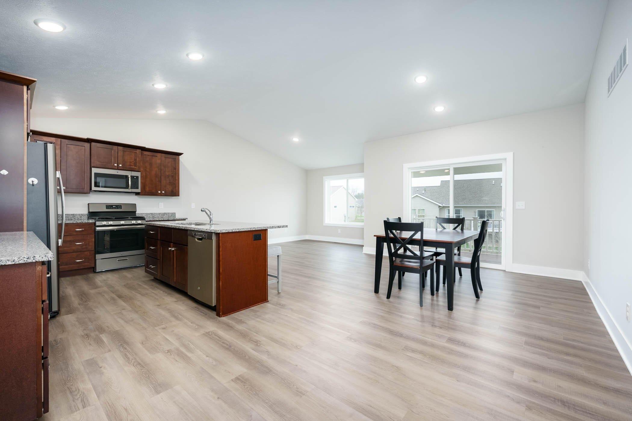 S Village Cir, Kalamazoo, MI 49009