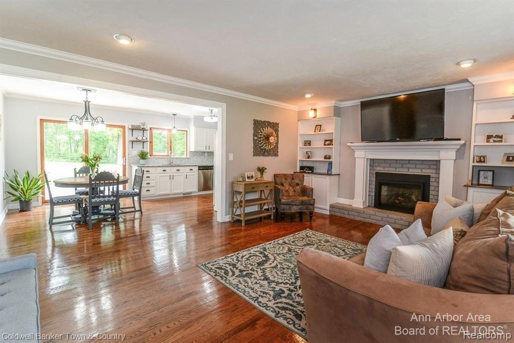 Hope Lake Dr, Brighton, MI 48114