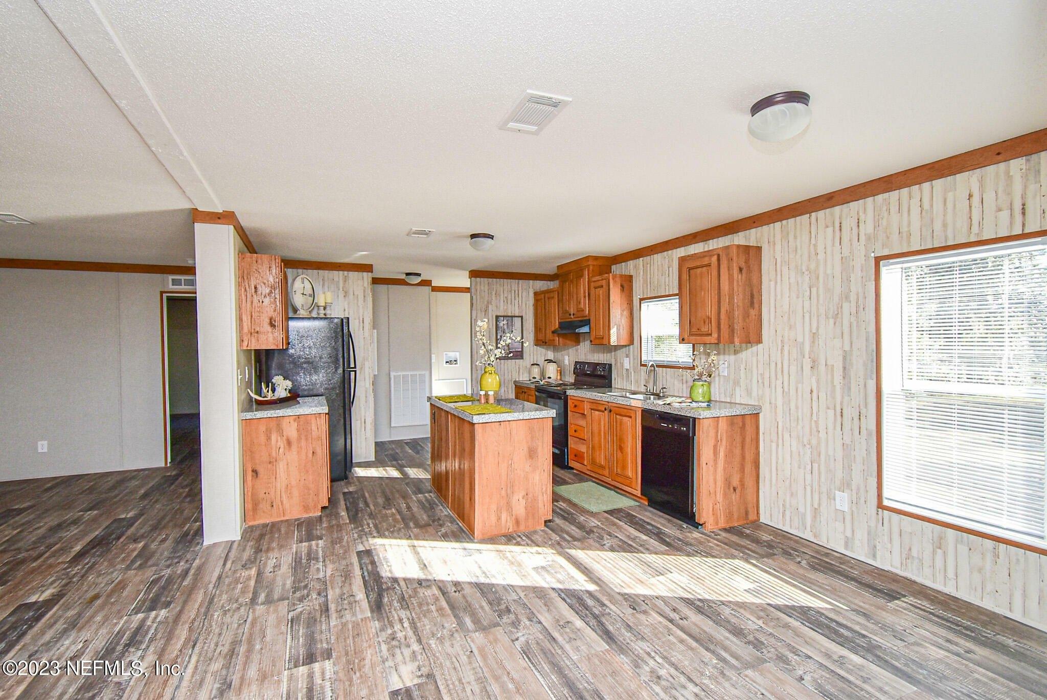 Oak Cir, Interlachen, FL 32148