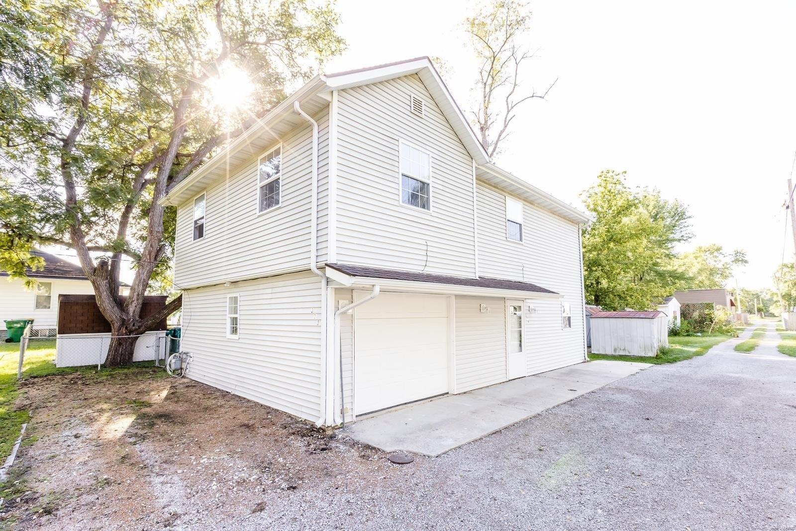 E Phillips St, Mascoutah, IL 62258