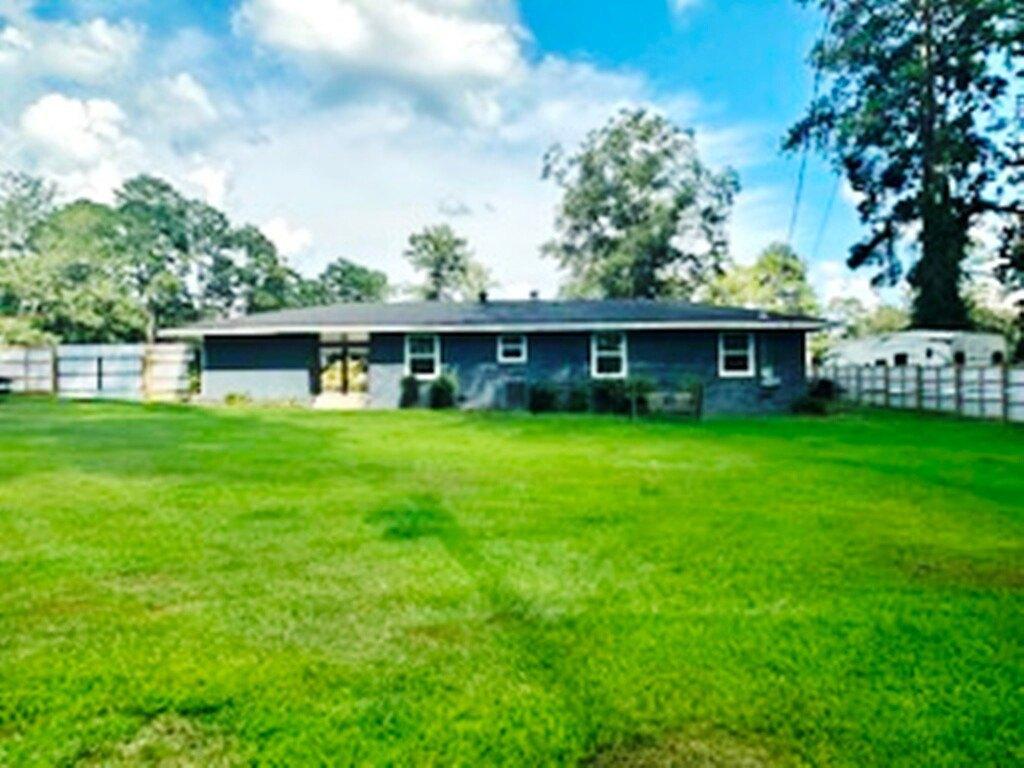 Berg Ave, Camden, AR 71701