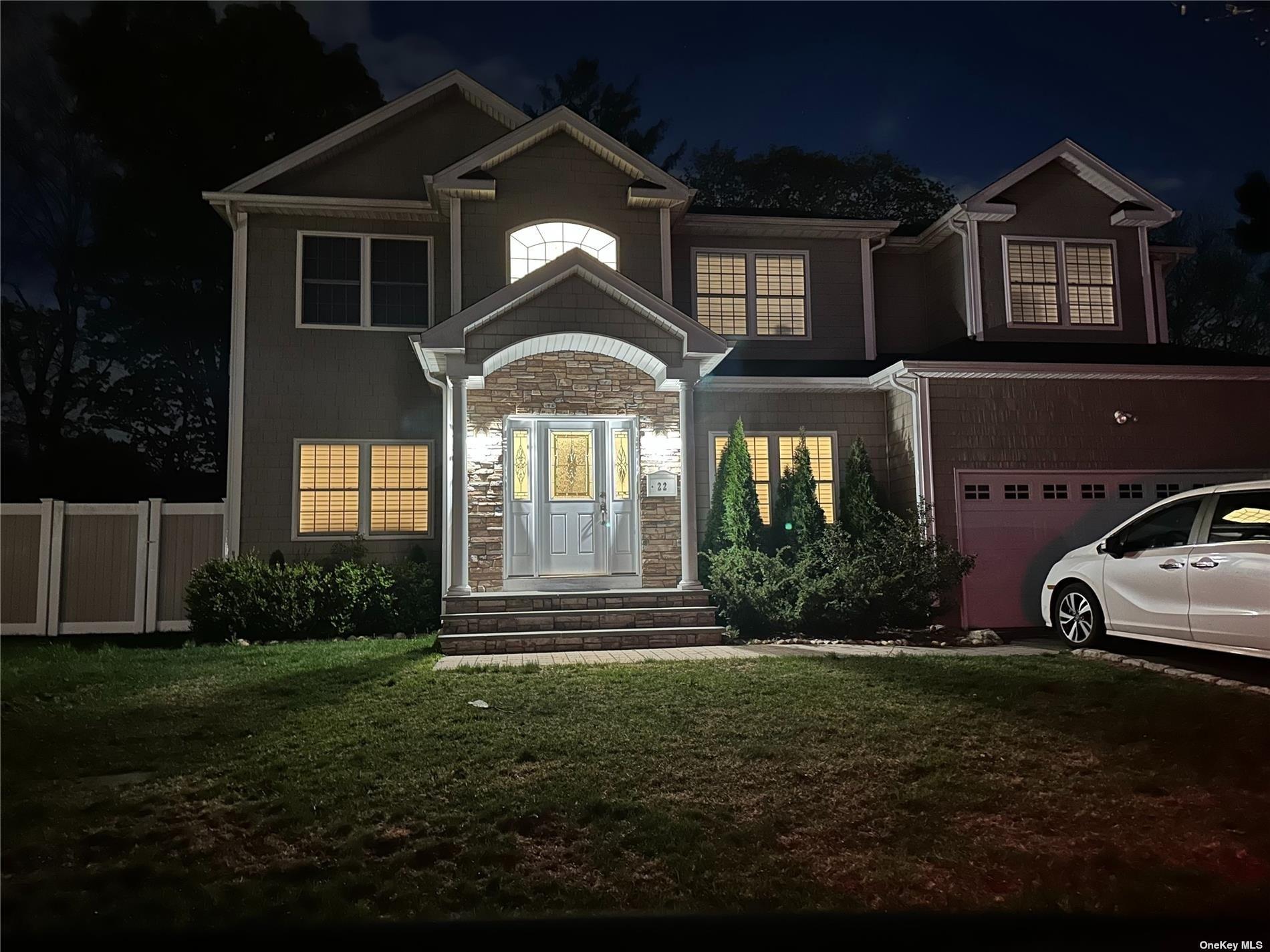 Preston Ln, Syosset, NY 11791