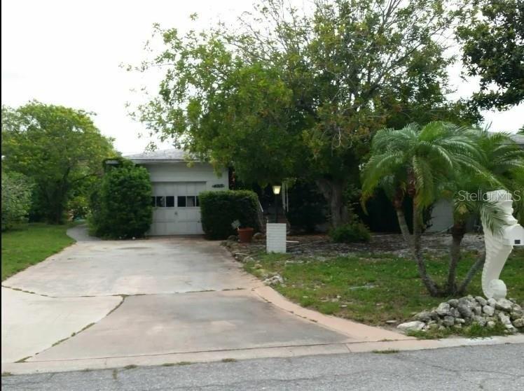 Mineola St, Bradenton, FL 34207