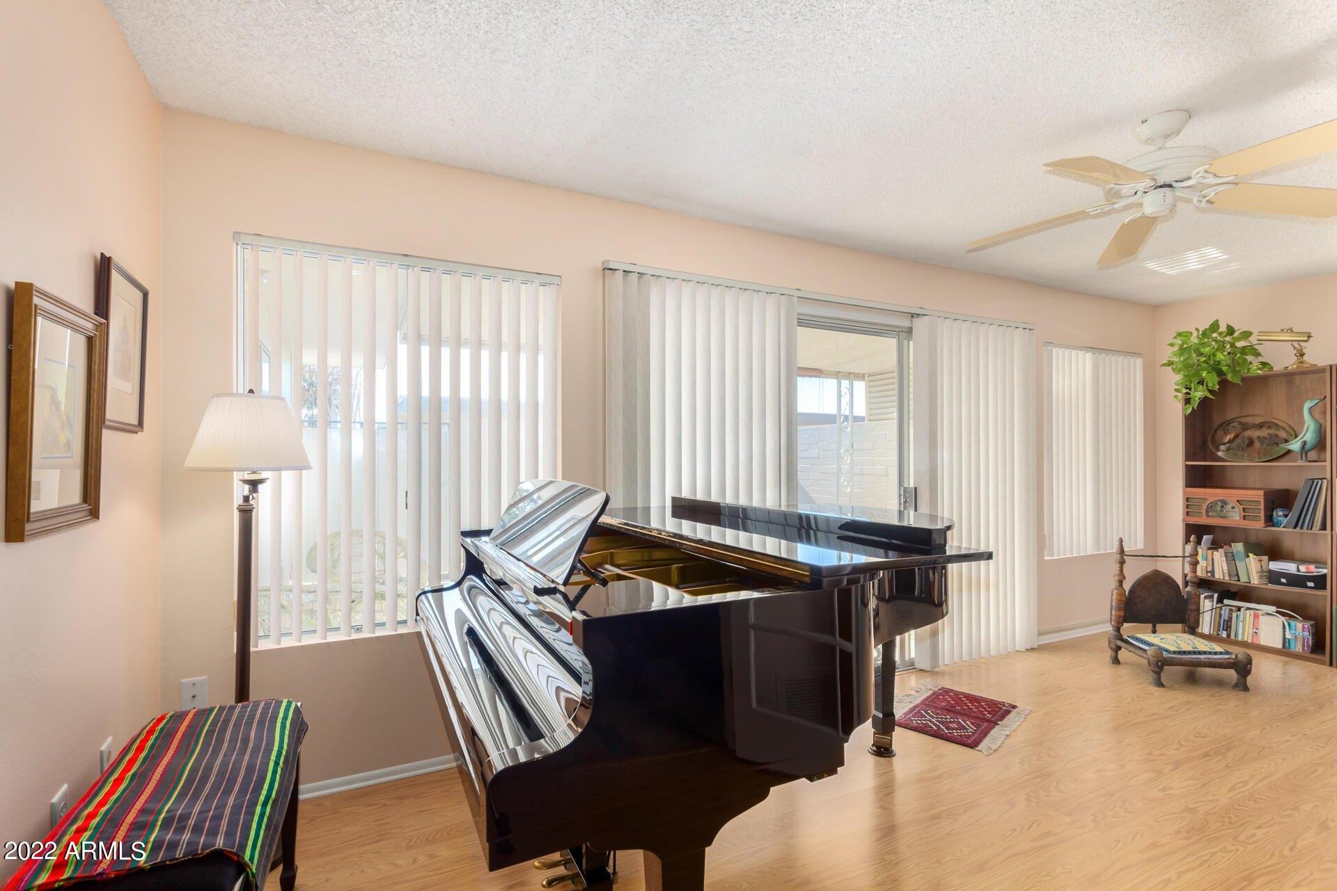 N 100th Dr, Sun City, AZ 85351