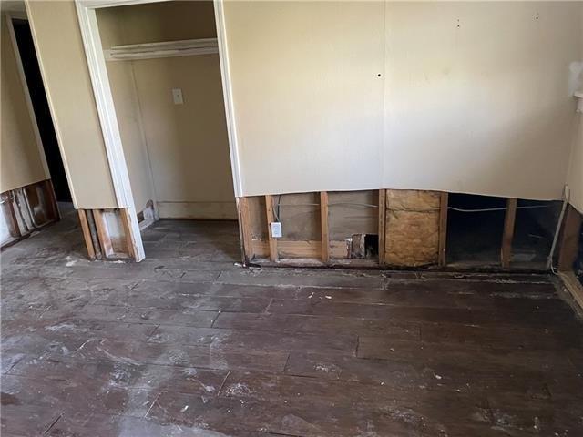 S Delaware Ave, Independence, MO 64055