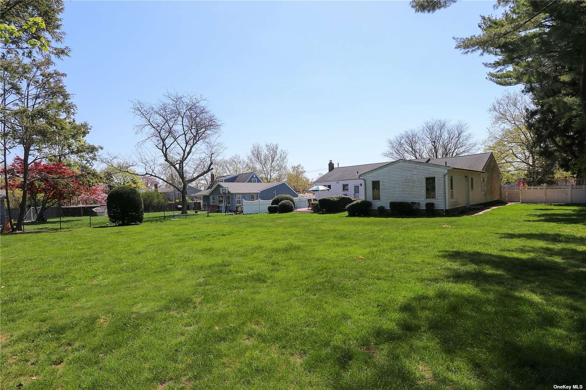 Burr Rd, East Northport, NY 11731