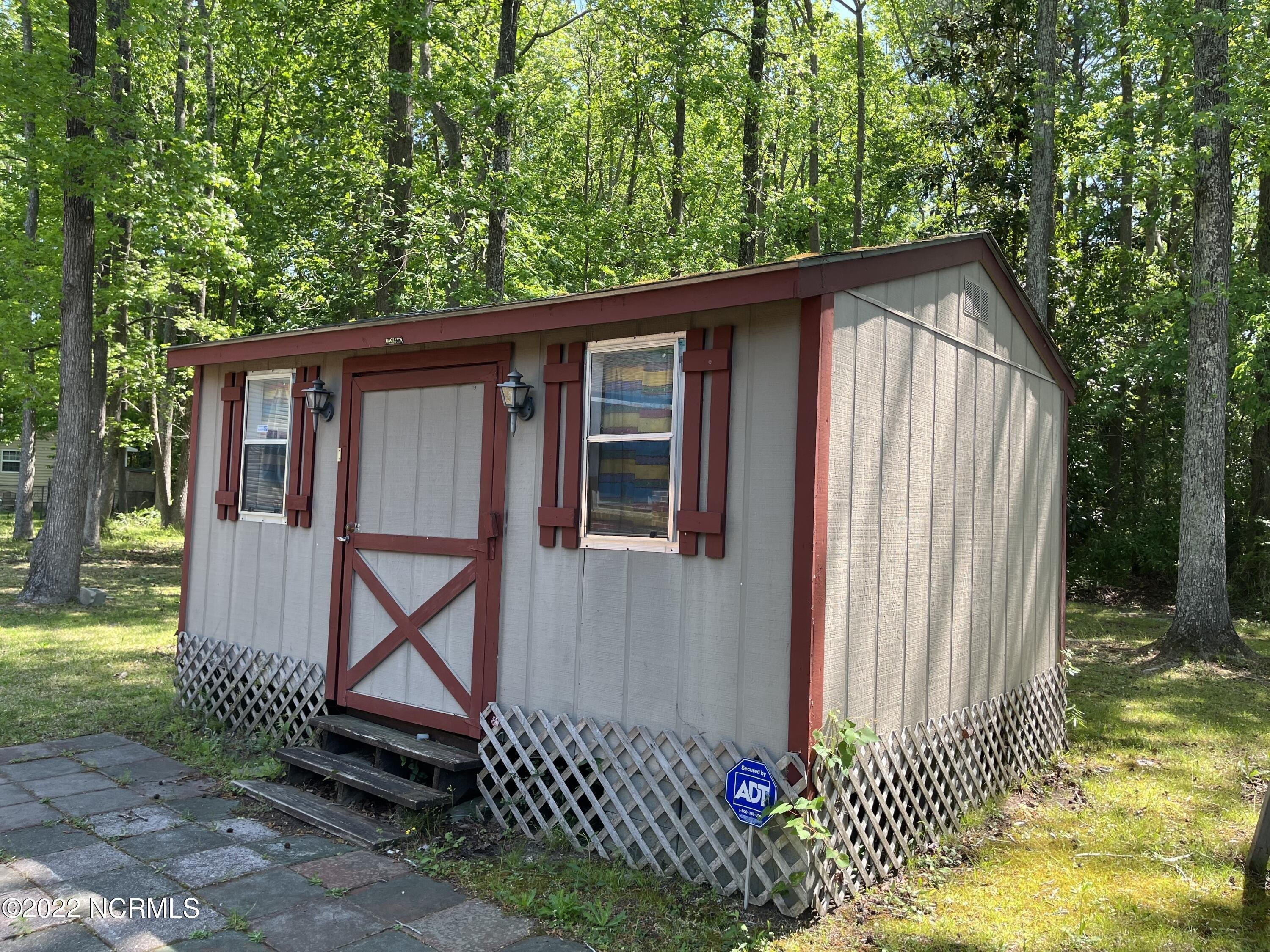 N Respess St, Washington, NC 27889