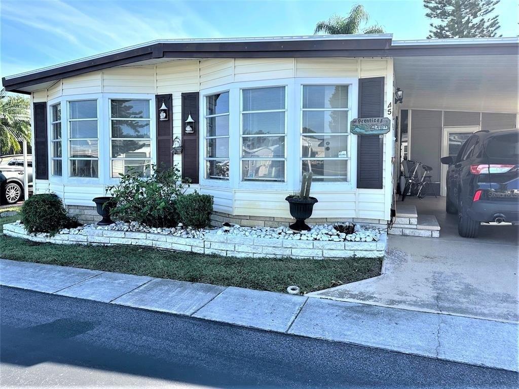 Royal Palm Cir, Largo, FL 33778