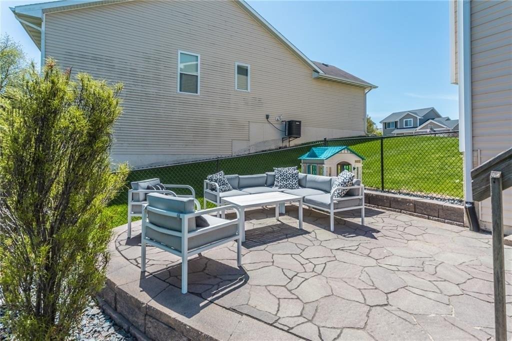 Nw 92nd Ct, Johnston, IA 50131