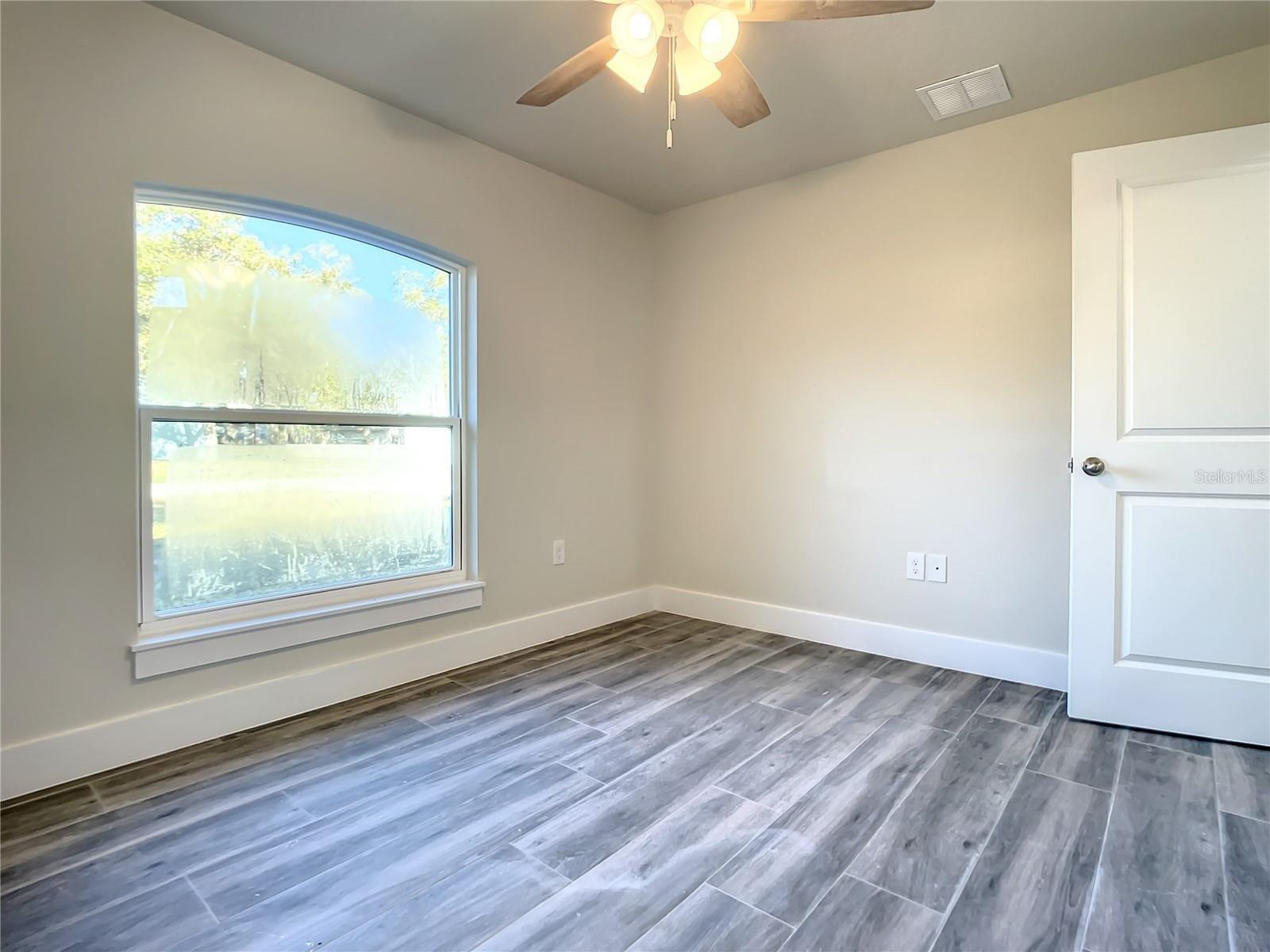 Cloverleaf Blvd, Deltona, FL 32725