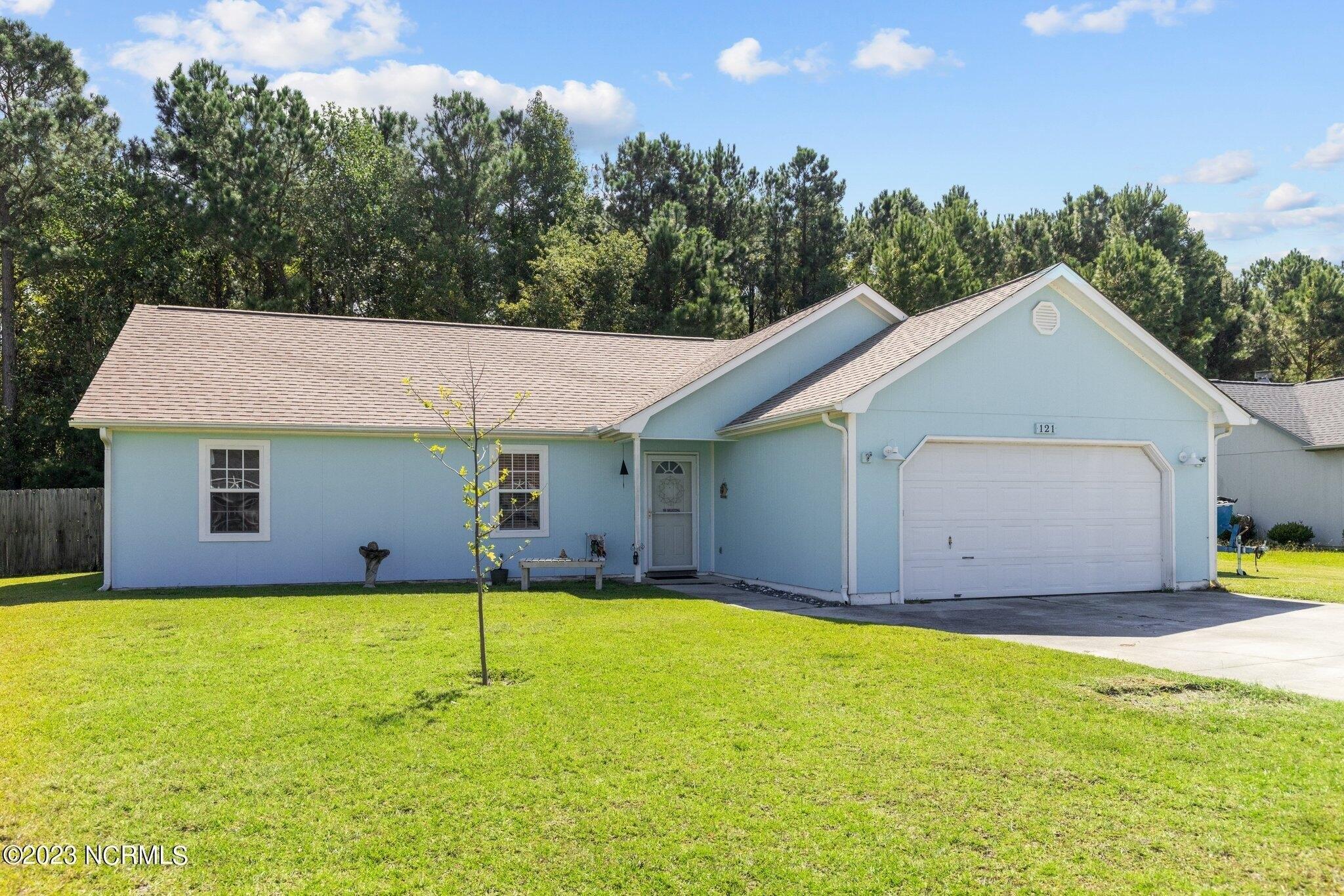 Daphne Dr, Hubert, NC 28539