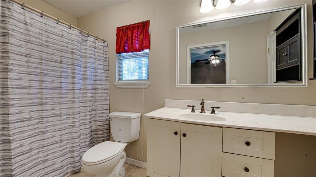 W Latimer St, Ennis, TX 75119