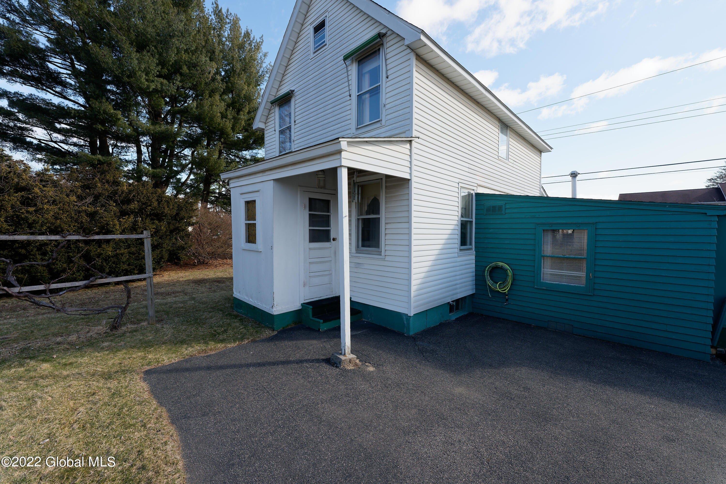 Amsterdam Ave, Schenectady, NY 12303